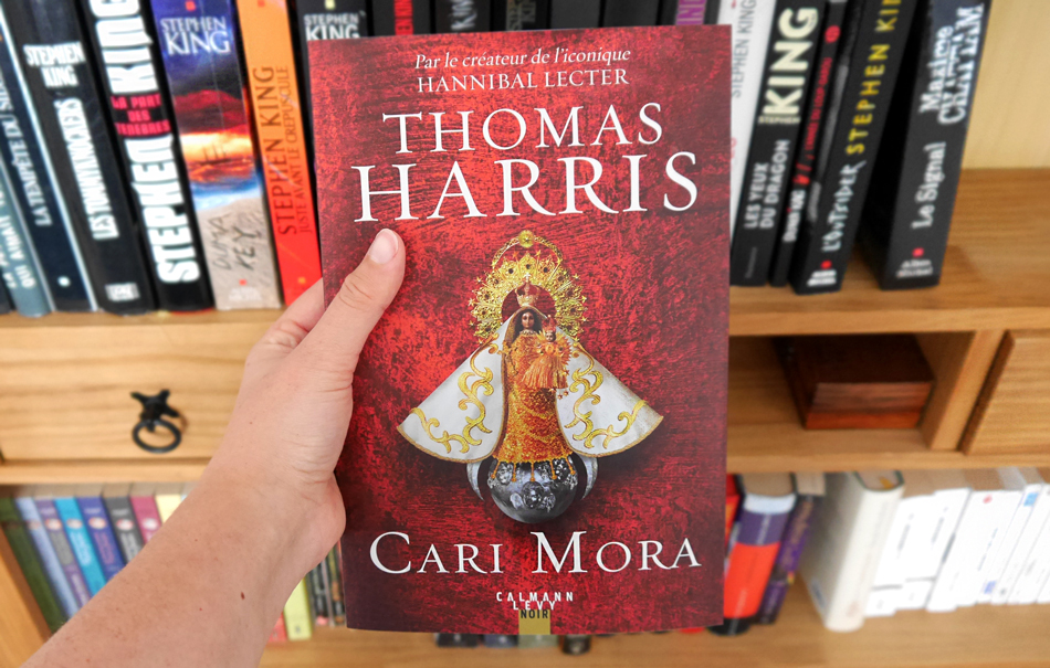 Magnifique couverture du nouveau thriller de Thomas Harris, le livre Cari Mora. Je vous donne mon avis lecture sur ce nouveau roman.